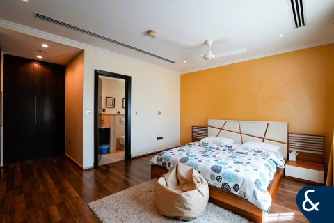 Villa in Legacy, Jumeirah Park, Dubai 4 bedrooms, 403 sq.m. № 76027 - photo 7