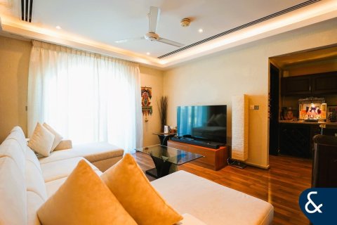 Villa in Legacy, Jumeirah Park, Dubai 4 bedrooms, 403 sq.m. № 76027 - photo 9