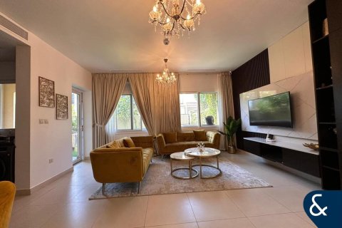 Снять в аренду виллу в Dubai Land, Дубай: 3 спальни, 174м², № 76374 - фото 2