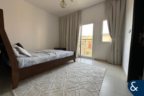 Снять в аренду виллу в Dubai Land, Дубай: 3 спальни, 174м², № 76374 - фото 6