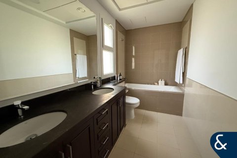 Снять в аренду виллу в Dubai Land, Дубай: 3 спальни, 174м², № 76374 - фото 8