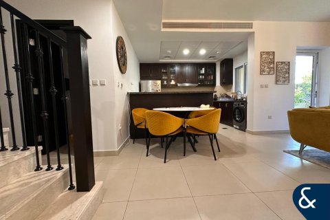 Снять в аренду виллу в Dubai Land, Дубай: 3 спальни, 174м², № 76374 - фото 4