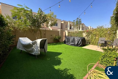 Снять в аренду виллу в Dubai Land, Дубай: 3 спальни, 174м², № 76374 - фото 12