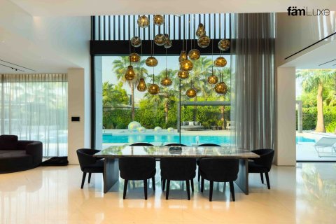 Villa en Dubai, 5 dormitorios, 1463.3 m², № 55650 - foto 1