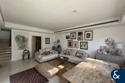 Снять в аренду виллу в The Springs, Дубай: 3 спальни, 228м², № 91547 - фото 3