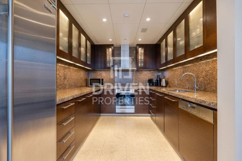 Apartment in Downtown Dubai (Downtown Burj Dubai), Dubai 2 bedrooms, 165.09 sq.m. № 126466 - photo 5