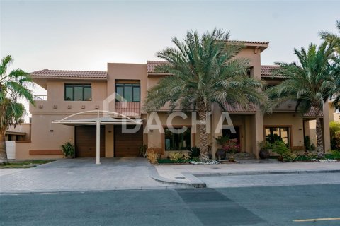 Villa en Palm Jumeirah, Dubai, 6 dormitorios, 836.1 m², № 6756 - foto 4
