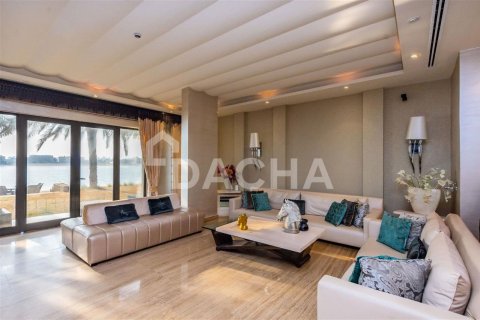 Villa en Palm Jumeirah, Dubai, 6 dormitorios, 836.1 m², № 6756 - foto 10