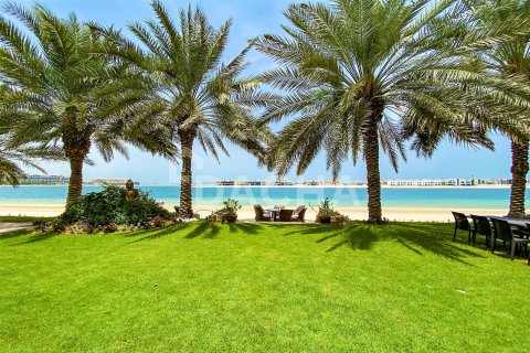 Villa en Palm Jumeirah, Dubai, 6 dormitorios, 836.1 m², № 6756 - foto 1