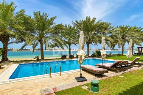 Villa en Palm Jumeirah, Dubai, 6 dormitorios, 836.1 m², № 6756 - foto 2
