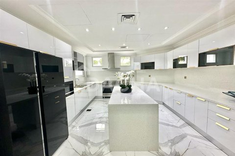 Villa en Palm Jumeirah, Dubai, 4 dormitorios, 538.8 m², № 6754 - foto 13
