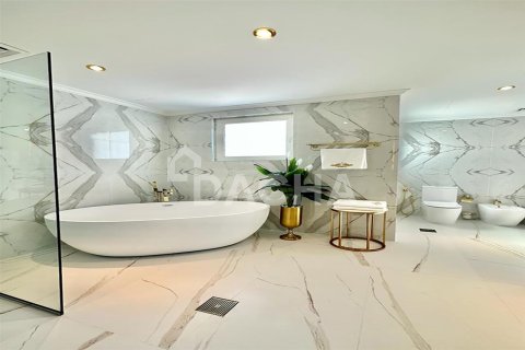 Villa en Palm Jumeirah, Dubai, 4 dormitorios, 538.8 m², № 6754 - foto 6