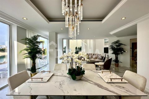 Villa en Palm Jumeirah, Dubai, 4 dormitorios, 538.8 m², № 6754 - foto 12