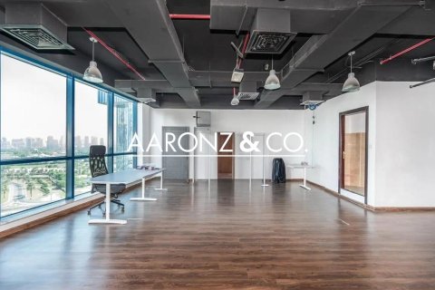 Oficina en Jumeirah Lake Towers, Dubai, 68 m², № 84412