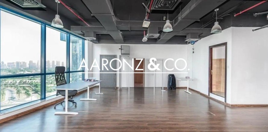 Офис в Джумейра Лейк Тауэрс, Дубай, 68м², № 84412