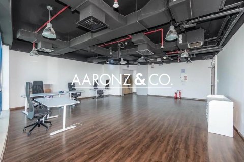 Снять в аренду офис в Джумейра Лейк Тауэрс, Дубай: 68м², № 84412 - фото 2