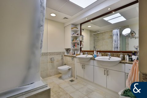 Купить квартиру в Emaar 6 Towers, Дубай Марина, Дубай: 3 спальни, 216м², № 75774 - фото 8