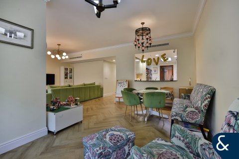 Купить квартиру в Emaar 6 Towers, Дубай Марина, Дубай: 3 спальни, 216м², № 75774 - фото 2