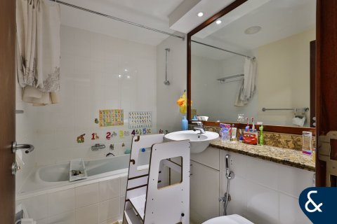 Купить квартиру в Emaar 6 Towers, Дубай Марина, Дубай: 3 спальни, 216м², № 75774 - фото 12