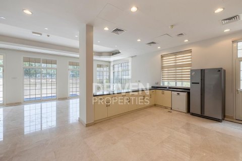Villa in The Villa, Dubai 5 bedrooms, 561.04 sq.m. № 136996 - photo 7