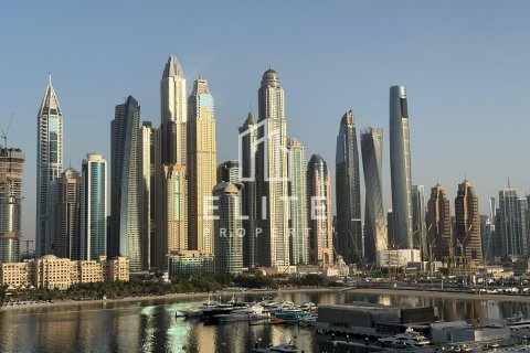 Apartment in EMAAR Beachfront, Dubai Harbour, Dubai 3 bedrooms, 181 sq.m. № 38718 - photo 1