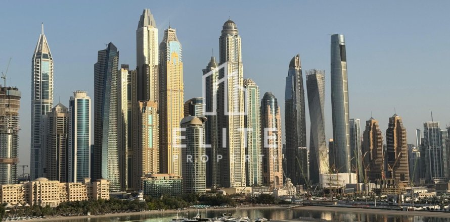 Apartment in EMAAR Beachfront, Dubai Harbour, Dubai 3 bedrooms, 181 sq.m. № 38718