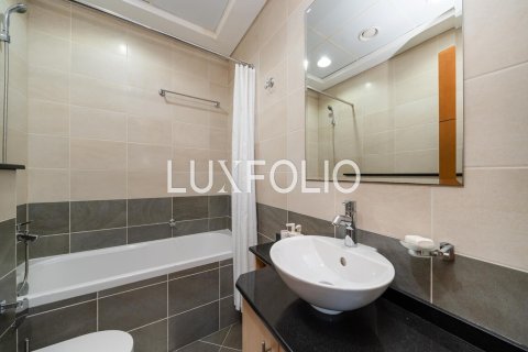 Apartment in Dubai Marina, Dubai 3 bedrooms, 156 sq.m. № 45934 - photo 16