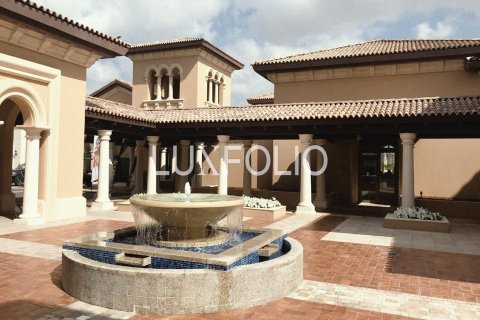 Villa in Jumeirah Golf Estates, Dubai 4 bedrooms, 263 sq.m. № 45936 - photo 17