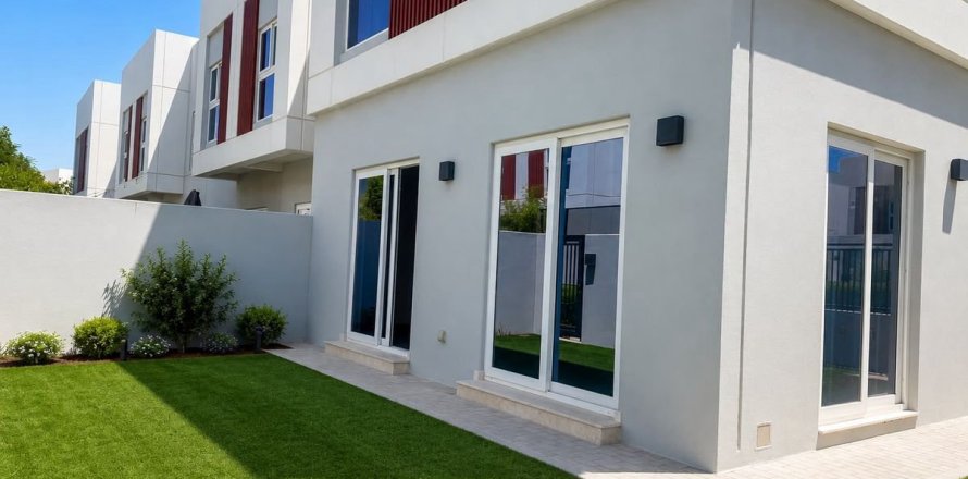 Таунхаус в Дубае, 4 спальни, 234.2м², № 112843