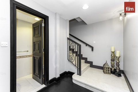 Townhouse in Palm Jumeirah, Dubai 4 bedrooms, 489 sq.m. № 47034 - photo 6