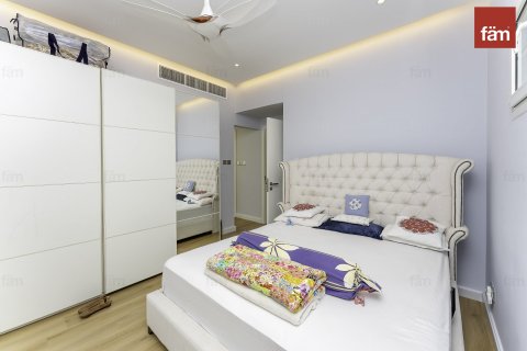 Villa à Dubai, 4 chambres, 327.2 m², № 47035 - photo 19