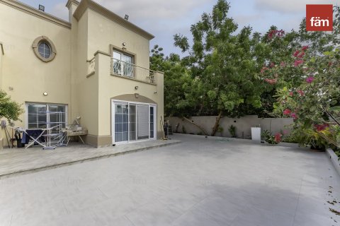 Villa à Dubai, 4 chambres, 327.2 m², № 47035 - photo 2