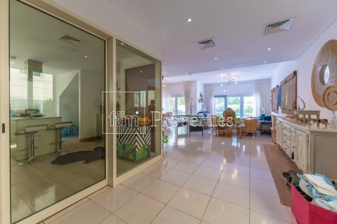 Villa à Dubai, 4 chambres, 501.5 m², № 40332 - photo 4