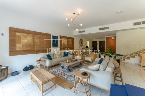 Villa à Dubai, 4 chambres, 501.5 m², № 40332 - photo 2