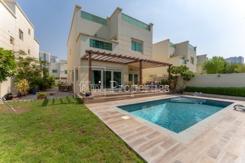 Villa à Dubai, 4 chambres, 501.5 m², № 40332 - photo 1