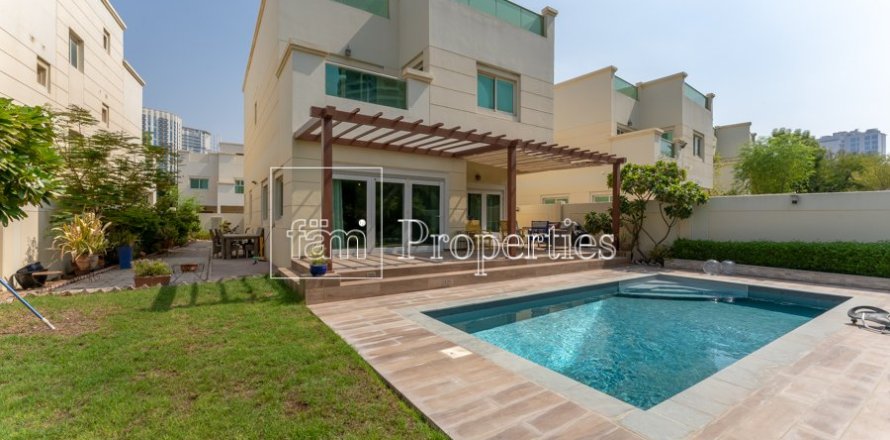 Villa à Dubai, 4 chambres, 501.5 m², № 40332