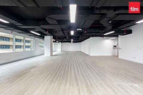 Oficina en Business Bay, Dubai, 185.2 m², № 83713 - foto 9