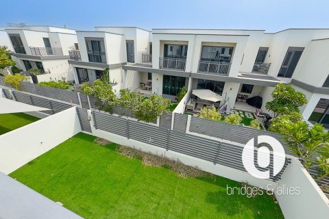 Вилла в Дубай Хилс Эстейт, Дубай, 4 спальни, 269м², № 101345