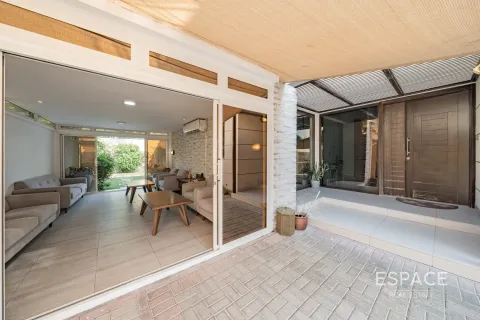 Townhouse in DAMAC Hills (Akoya by DAMAC), Dubai 4 bedrooms, 297 sq.m. № 71110 - photo 3