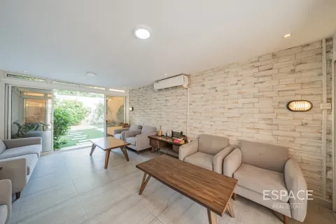 Townhouse in DAMAC Hills (Akoya by DAMAC), Dubai 4 bedrooms, 297 sq.m. № 71110 - photo 18