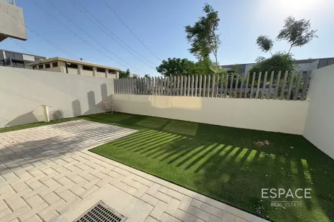 Купить виллу в Дубае: 4 спальни, 251м², № 71098 - фото 4