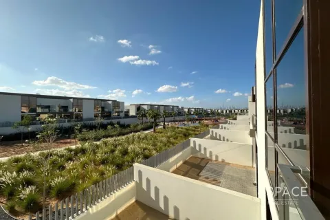 Купить виллу в Дубае: 4 спальни, 251м², № 71098 - фото 2