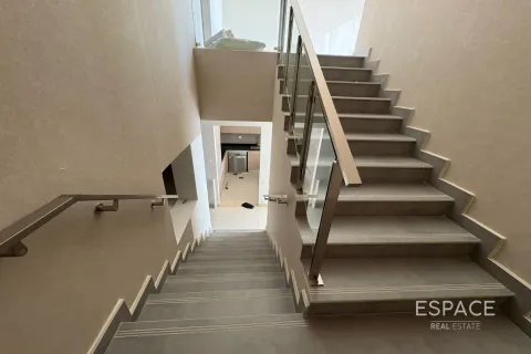 Купить виллу в Дубае: 4 спальни, 251м², № 71098 - фото 3