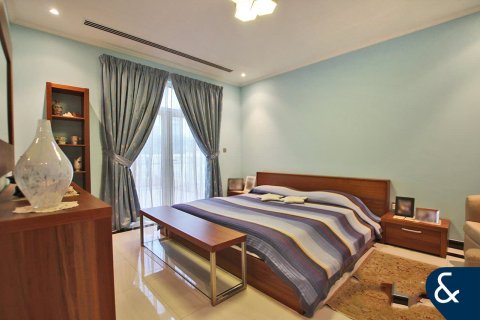 Купить виллу в Legacy, Jumeirah Park, Дубай: 5 спален, 436м², № 75921 - фото 7