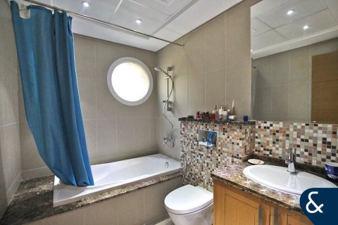 Купить виллу в Legacy, Jumeirah Park, Дубай: 5 спален, 436м², № 75921 - фото 8