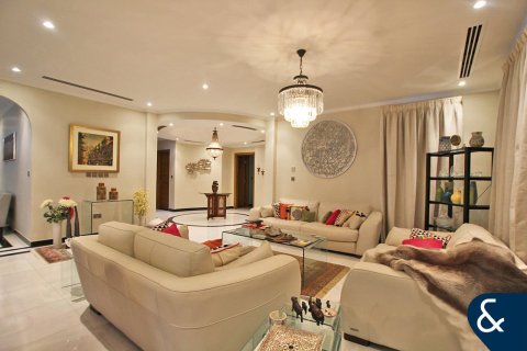Купить виллу в Legacy, Jumeirah Park, Дубай: 5 спален, 436м², № 75921 - фото 3