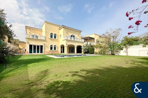 Купить виллу в Legacy, Jumeirah Park, Дубай: 5 спален, 436м², № 75921 - фото 1