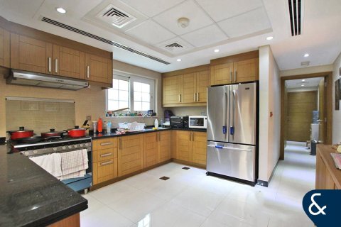 Купить виллу в Legacy, Jumeirah Park, Дубай: 5 спален, 436м², № 75921 - фото 4