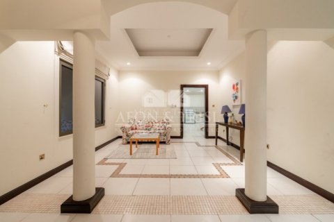 Купить виллу в Canal Cove Villas, Пальма Джумейра, Дубай: 4 спальни, 465м², № 61444 - фото 1