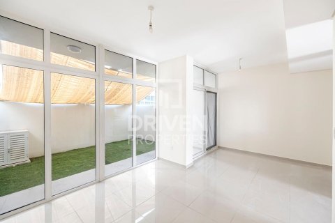 Adosado en DAMAC Hills (Akoya by DAMAC), Dubai, 3 dormitorios, 112 m², № 66102 - foto 2